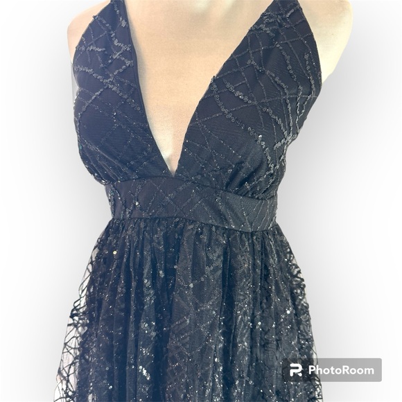 ✨The Perfect Little Black Dress! ✨ - Picture 3 of 13